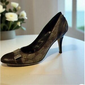 Gucci Signature Pump 7.5
